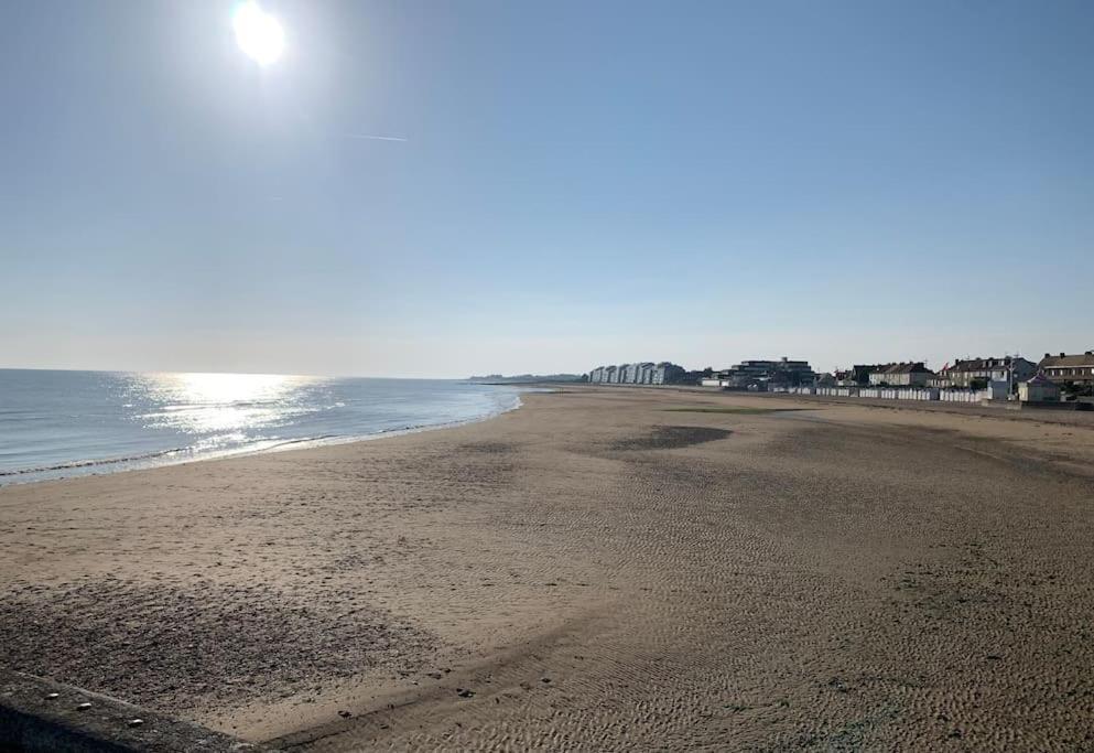Studio - Balcon - Bord De Mer Courseulles-sur-Mer Exterior photo
